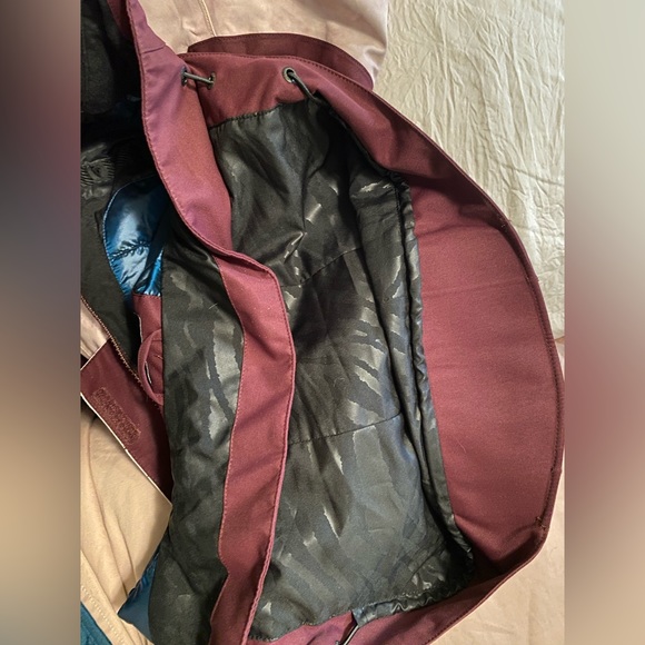 VOLCOM WOMENS SNOWBOARD SHELL SIZE S - LIKE NEW - Picture 12 of 13